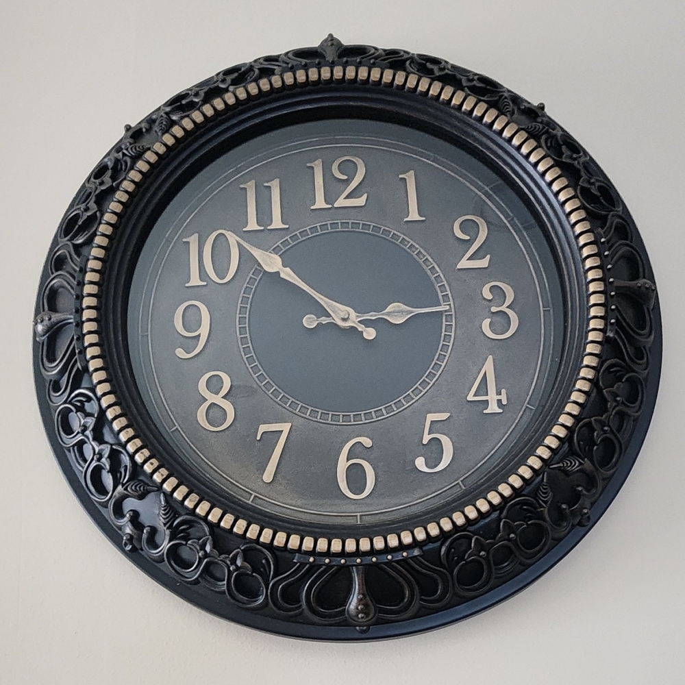 Round Wall Clock 20inch Brown